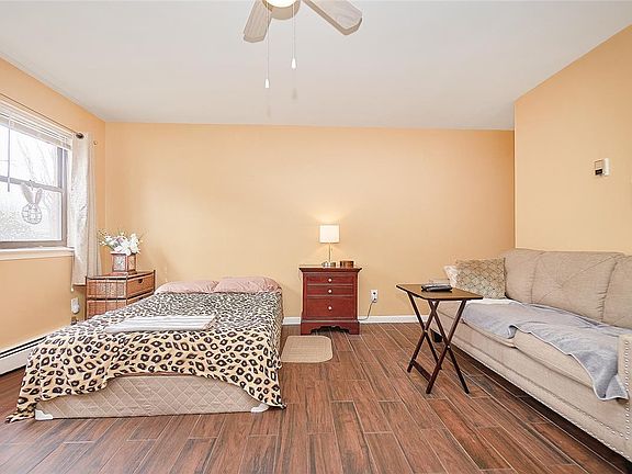3rd image of 15319 78th St APT B