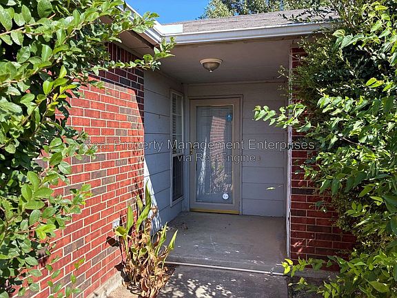 3rd image of 1013 N Windermere Dr