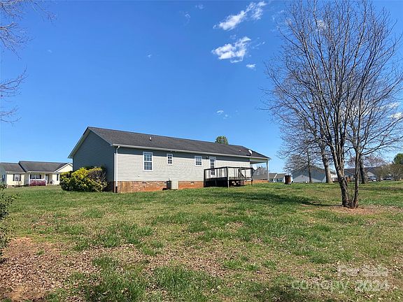 5th image of 418 Farmhurst Pl