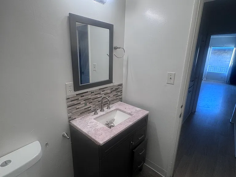 713 N Market St #5 — Photo 9