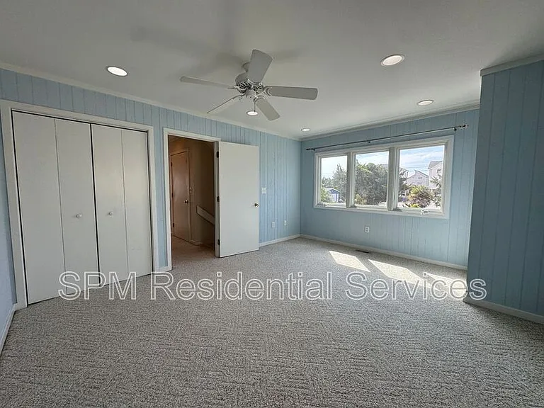 1154 Monroe Ln — Photo 14