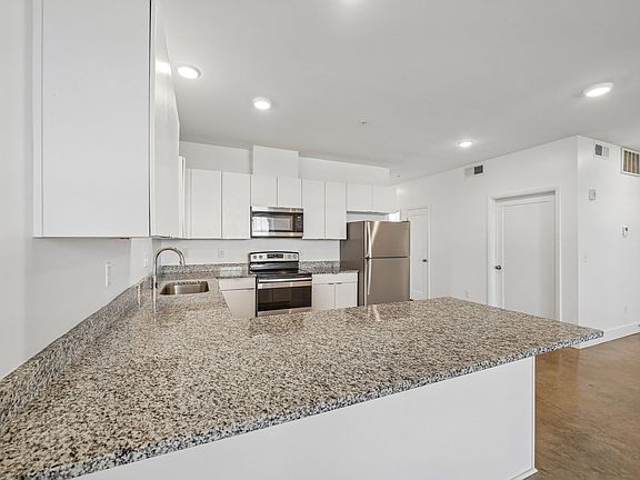 5th image of 933 21st Ave E #0c10e6d40
