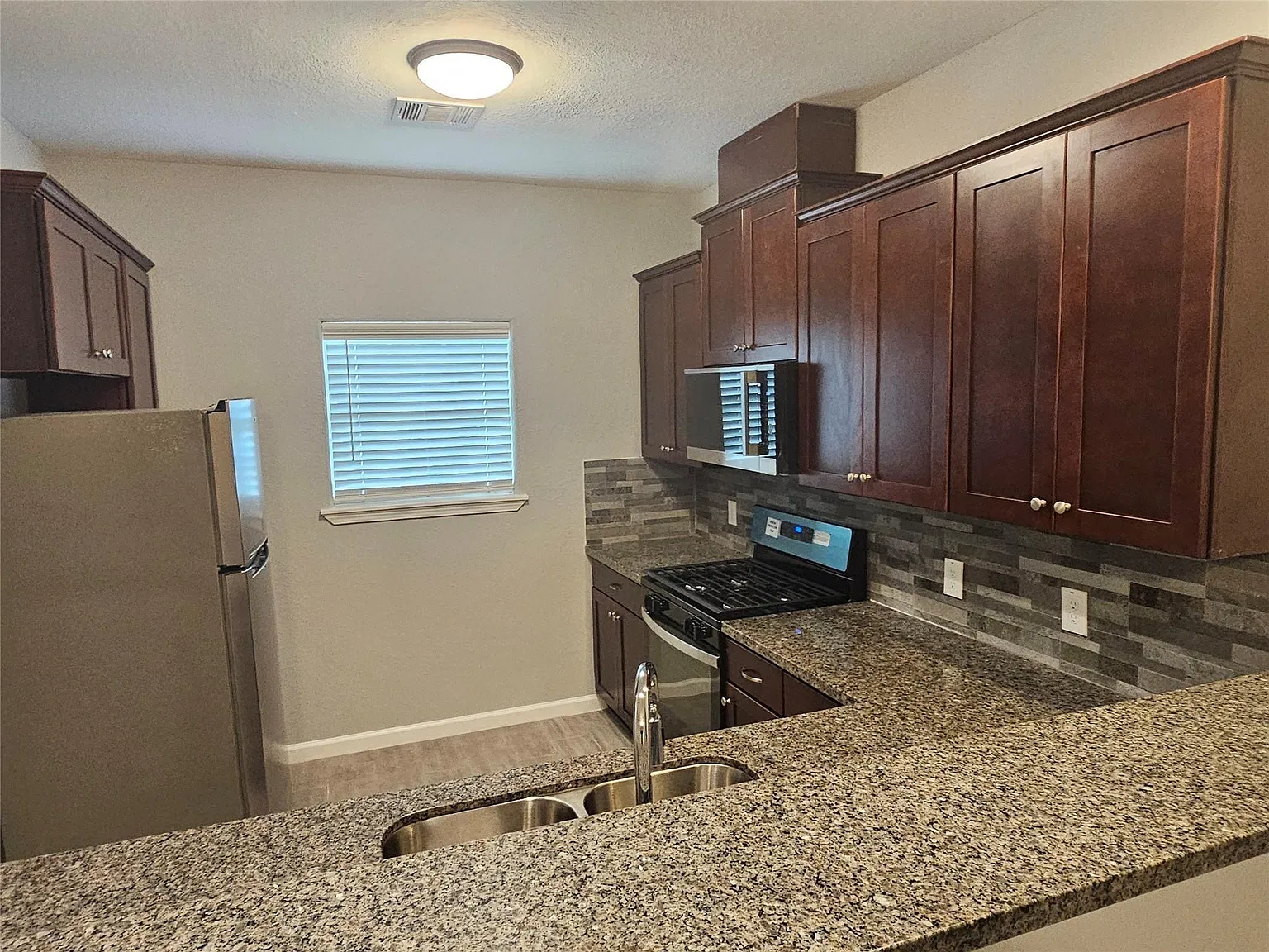2 bed, 1.5 bath, 900 sqft, $1,450 — Photo 4