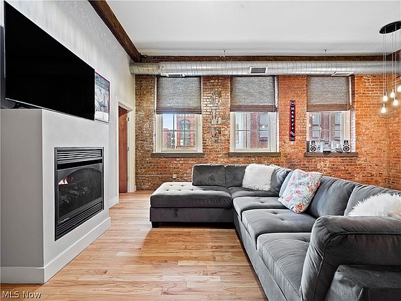 5th image of 1260 W 4th St APT 302