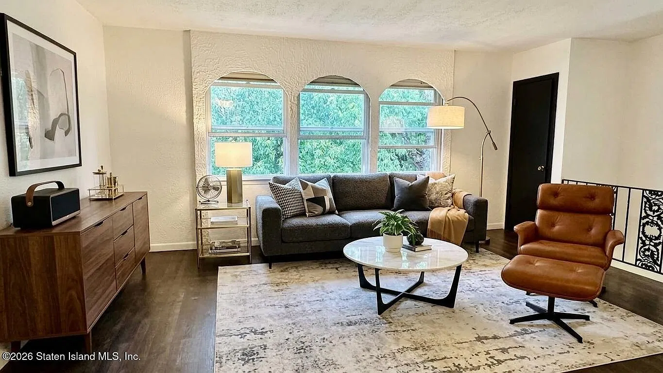 3 bed, 2.0 bath, 1880 sqft, $3,200 — Photo 2