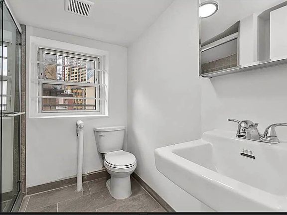 5th image of 369 W 36th St #5W