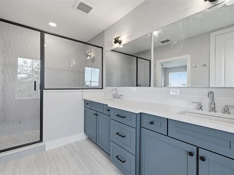 4208 W Carmen St #D — Photo 25