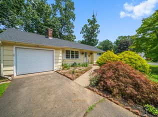 1 Oakridge Dr, Enfield, CT 06082