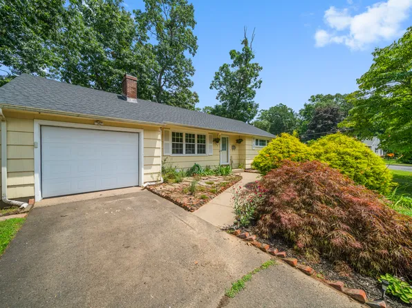 1 Oakridge Drive, Enfield, CT 06082