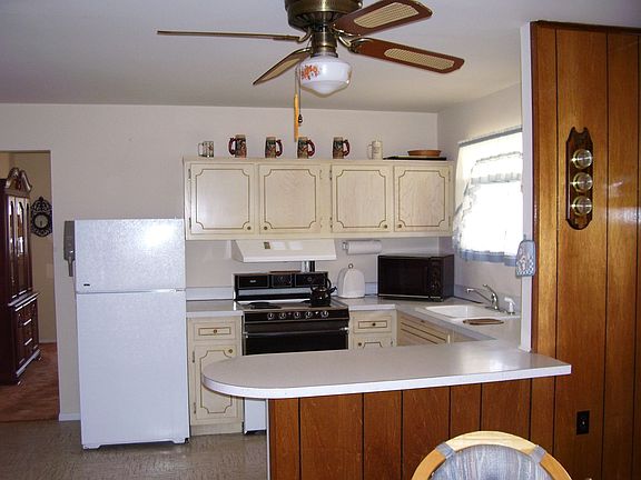 Holiday City Silverton 2265 Mt Hope Lane kitchen