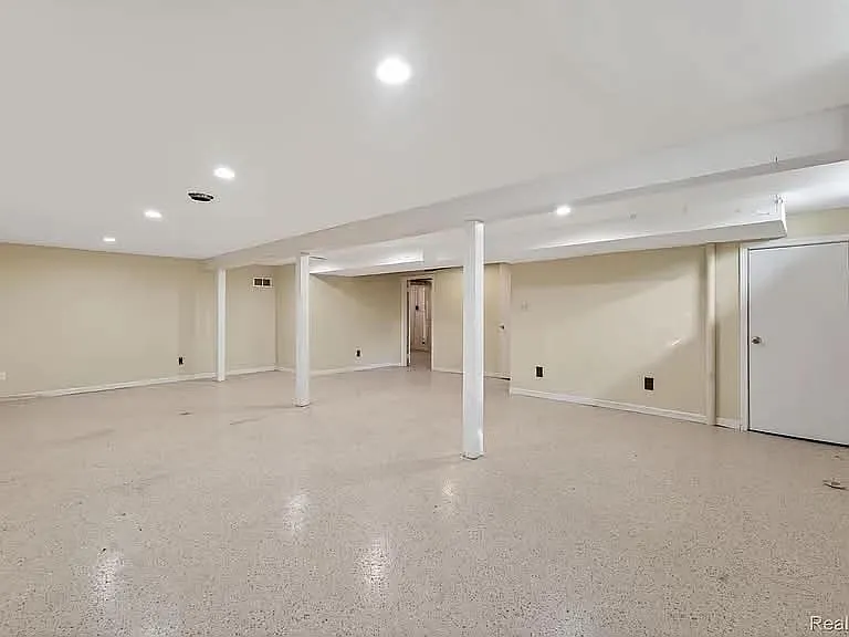 15226 Everly St — Photo 23