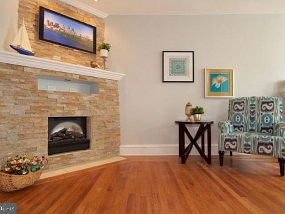 3rd image of 318 Leverington Ave
