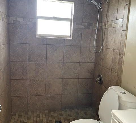 4th image of 1371 Dexter Dr E