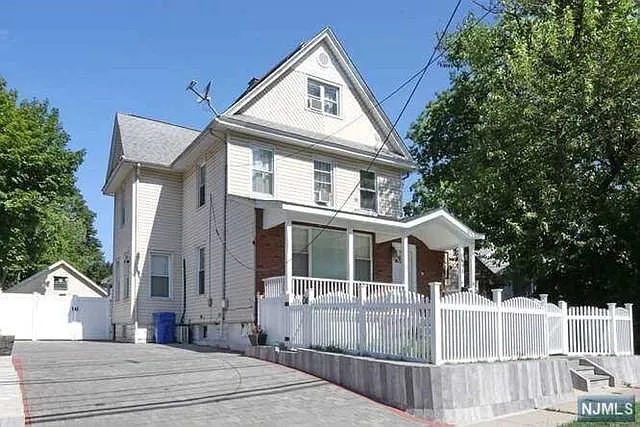 498 Broad Ave photo 1