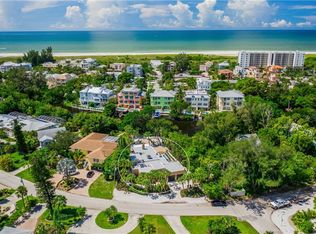 414 Island Cir, Sarasota, FL 34242