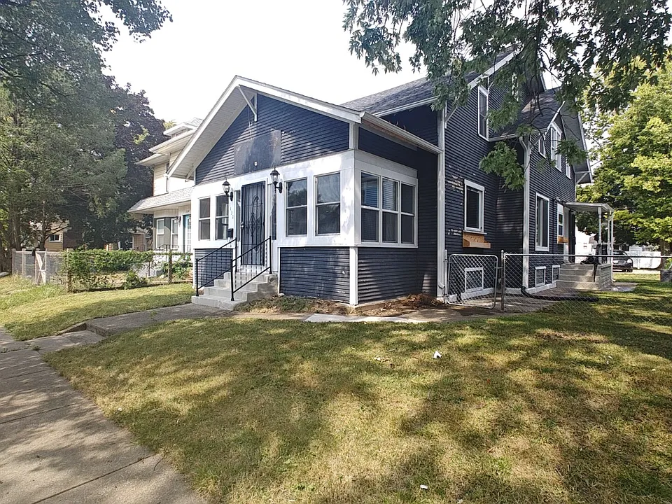 1132 Portage Ave #1