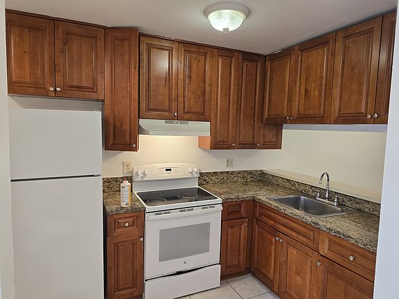 4th image of 4101 Lakeside Dr #4101