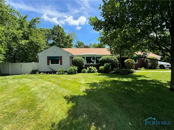 1417 Owen Rd, Northwood, OH 43619