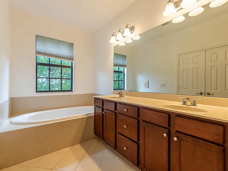 10283 Wellington Parc Dr — Photo 22