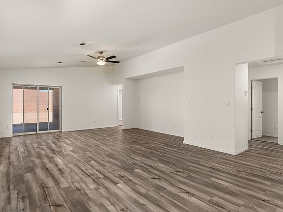 Large living area, perfect for hosting