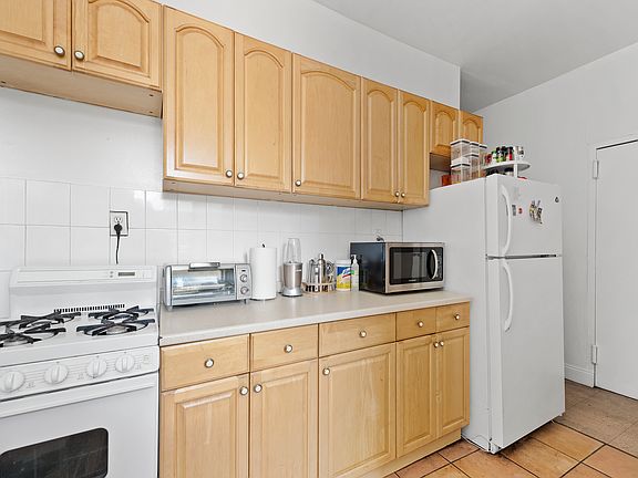 4th image of 1457 3rd Ave APT 5S