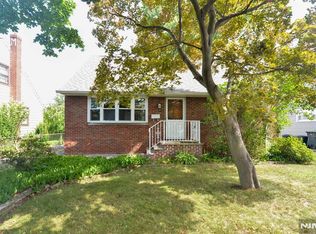 9 Cole St, Bergenfield, NJ 07621