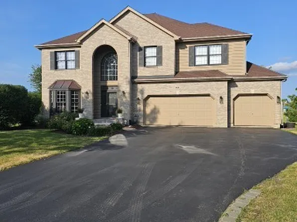 631 Goldenrod Dr, Algonquin, IL 60102