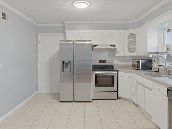 5th image of 2209 N 82nd Ter