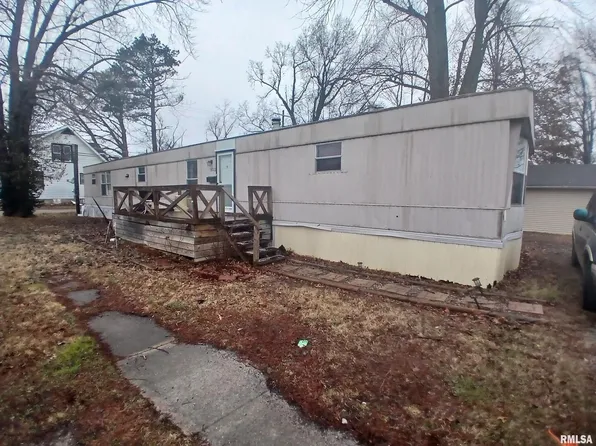 520 Dewey St, Eldorado, IL 62930