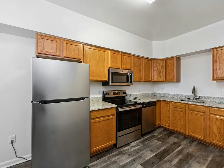 2416 Jefferson St — Photo 10