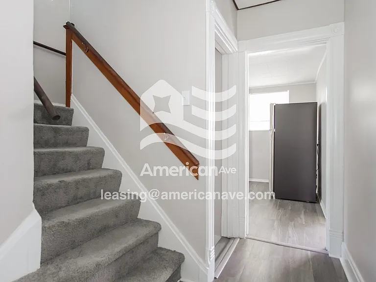 1296789_002_wm_-_living_room_13229863.jpg