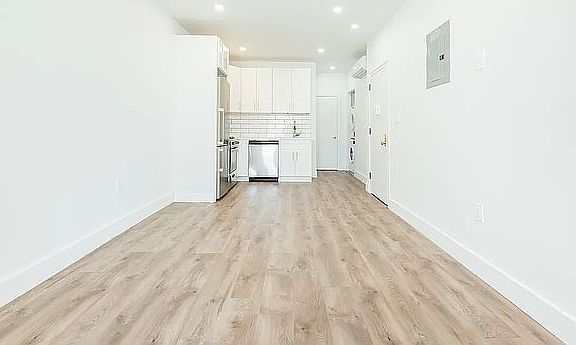 3rd image of 58 Wyckoff Ave #2B