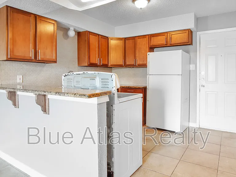 408 Noble Ave #B — Photo 6
