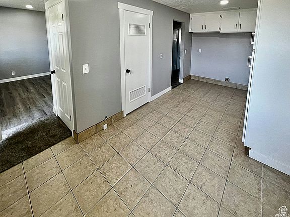 washer/dryer hookups