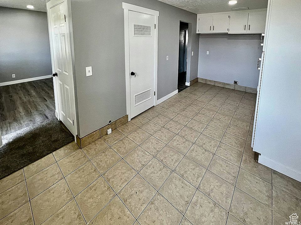 washer/dryer hookups