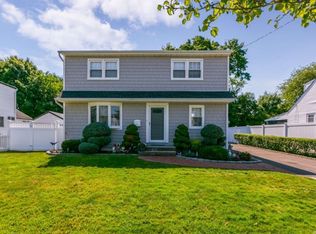 24 Birch Ave E, Farmingdale, NY 11735