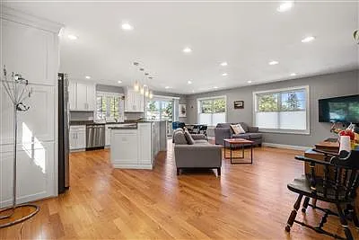 19 Park Ave — Photo 2
