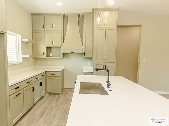 3rd image of 2601 S Neel Dr