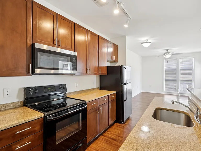 Catherine 36 Apartments — Photo 16
