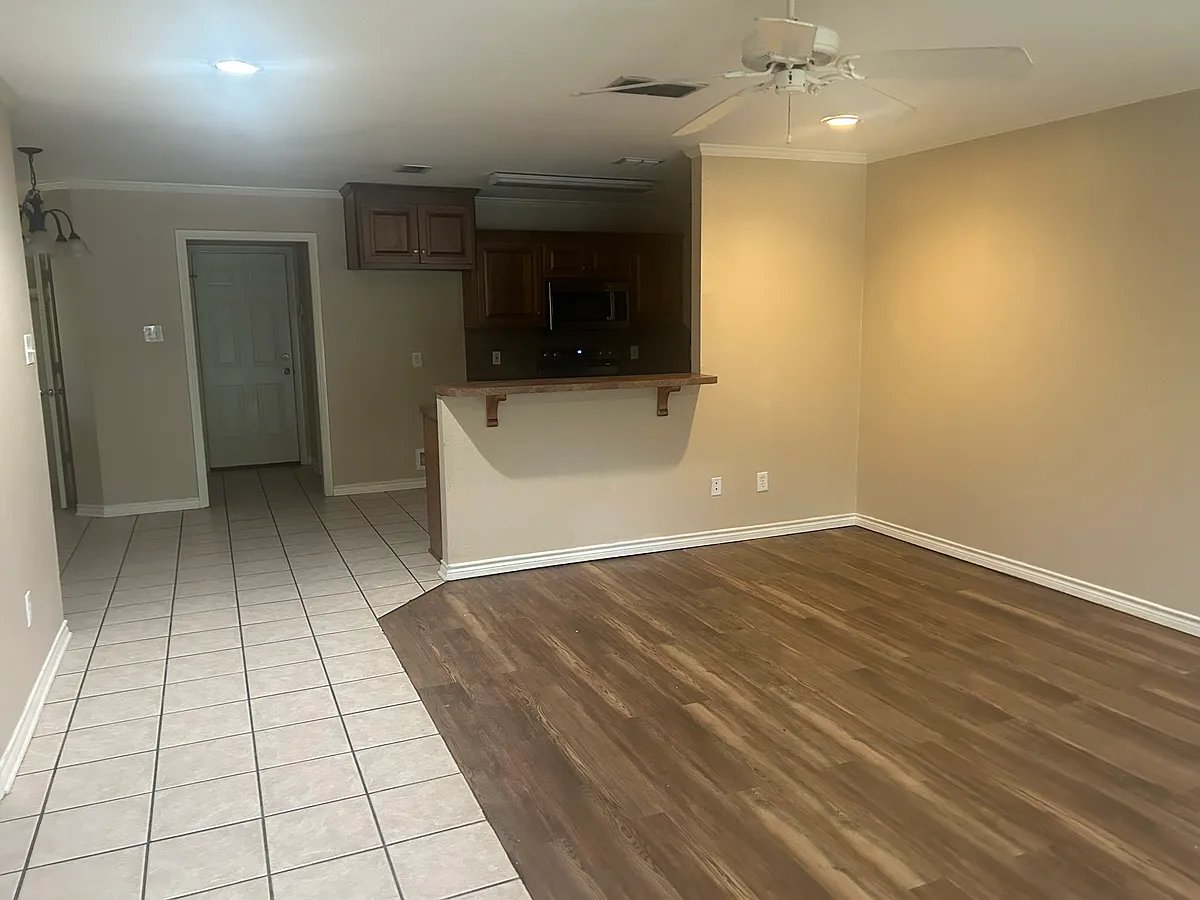 Building Photo - 8315 Garrett Dr #8315