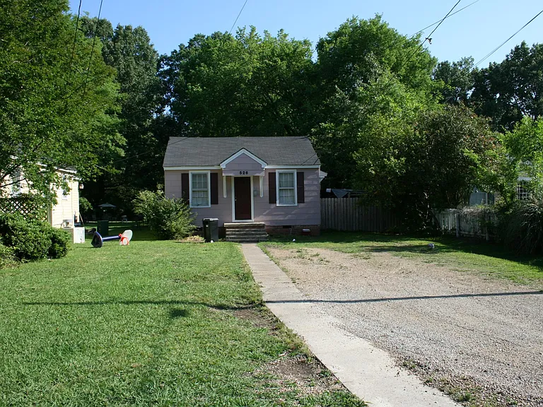 526 Whitfield St — Photo 1