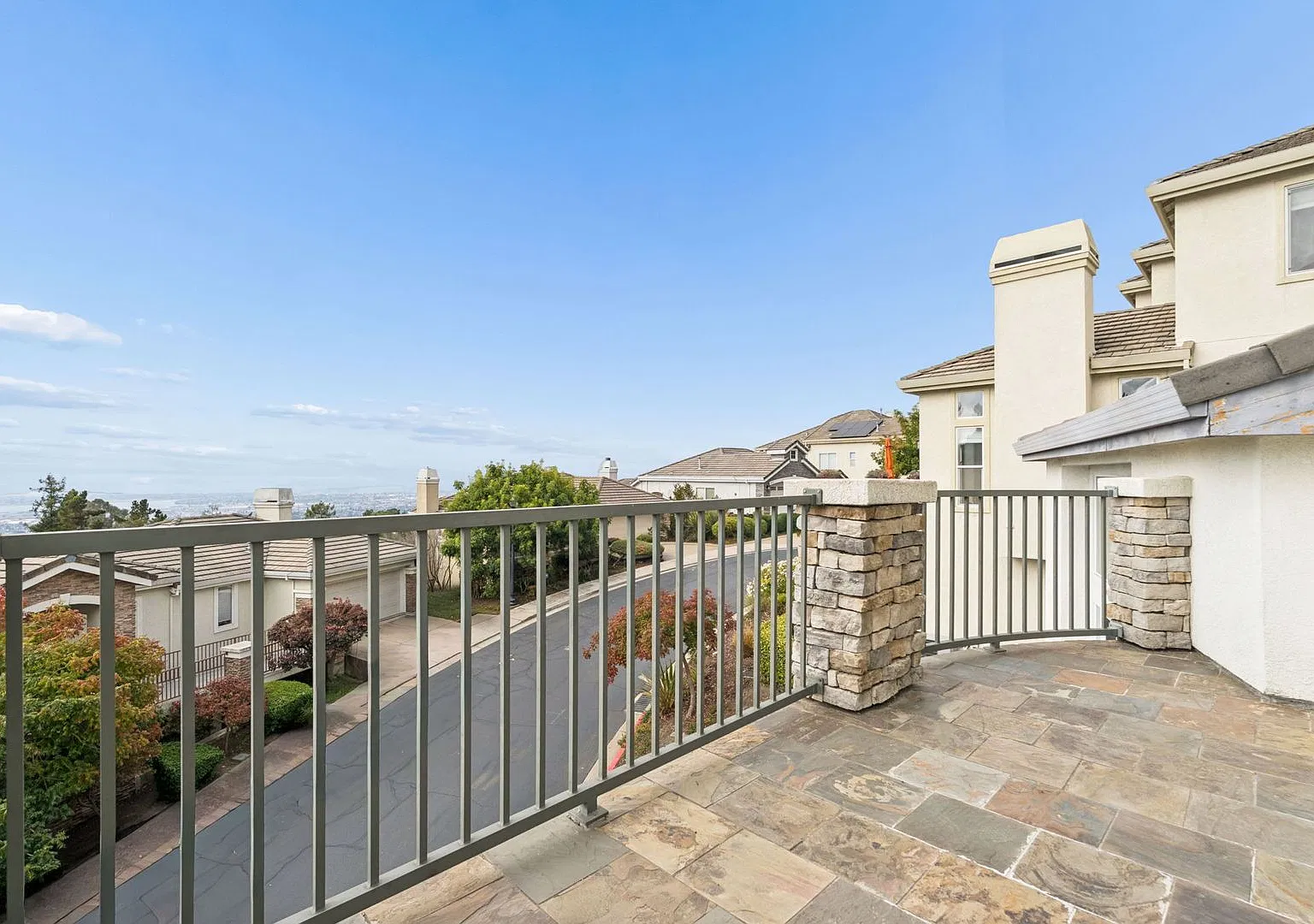 Light-Filled 5-Bedroom Oakland Home with Views & Outdoor Terrace | 672 Via Rialto — Photo 4