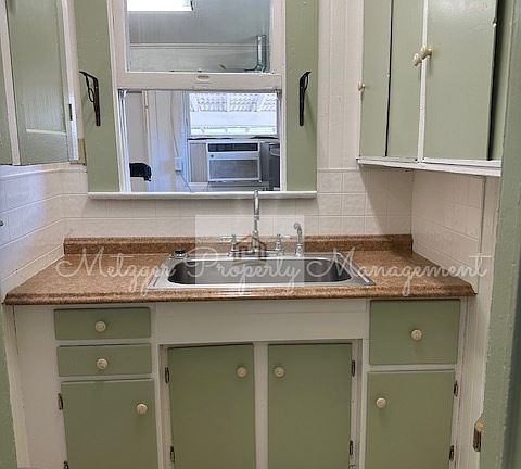 4th image of 2701 N California St