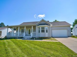 6187 Sanctuary Pointe Dr, Grand Blanc, MI 48439