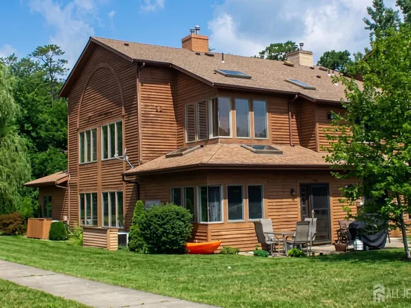 135 Brandywine Ct, Brick, NJ 08724