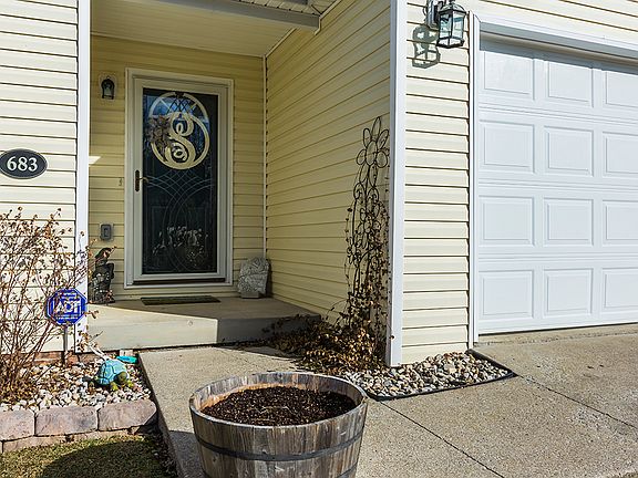 4th image of 683 Cottonwood Dr