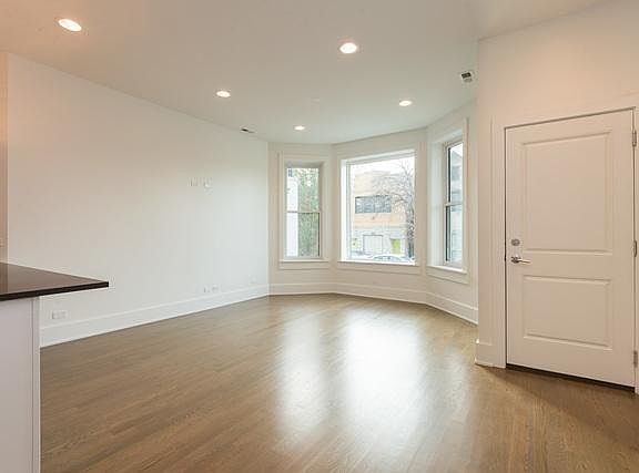 4th image of 1945 N California Ave #1