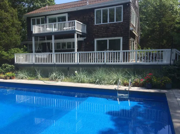 3 Crows Nest Cir, Southampton, NY 11968