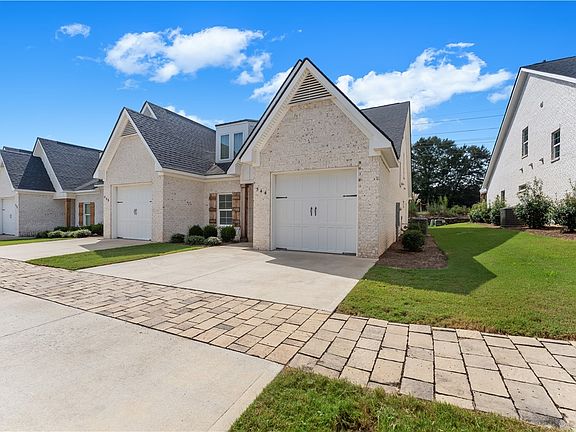 3rd image of 544 Cloverdale Dr