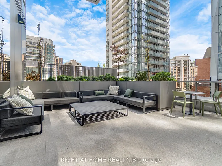 11 Yorkville Ave #2113 — Photo 27